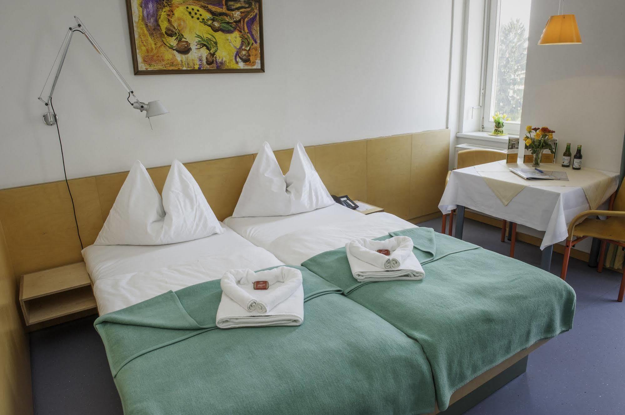 Haus Mobene - Hotel Garni กราซ ภายนอก รูปภาพ