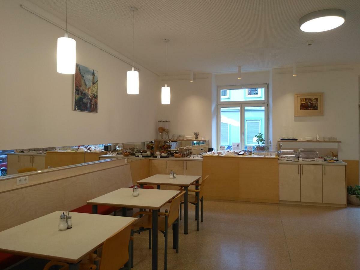 Haus Mobene - Hotel Garni กราซ ภายนอก รูปภาพ