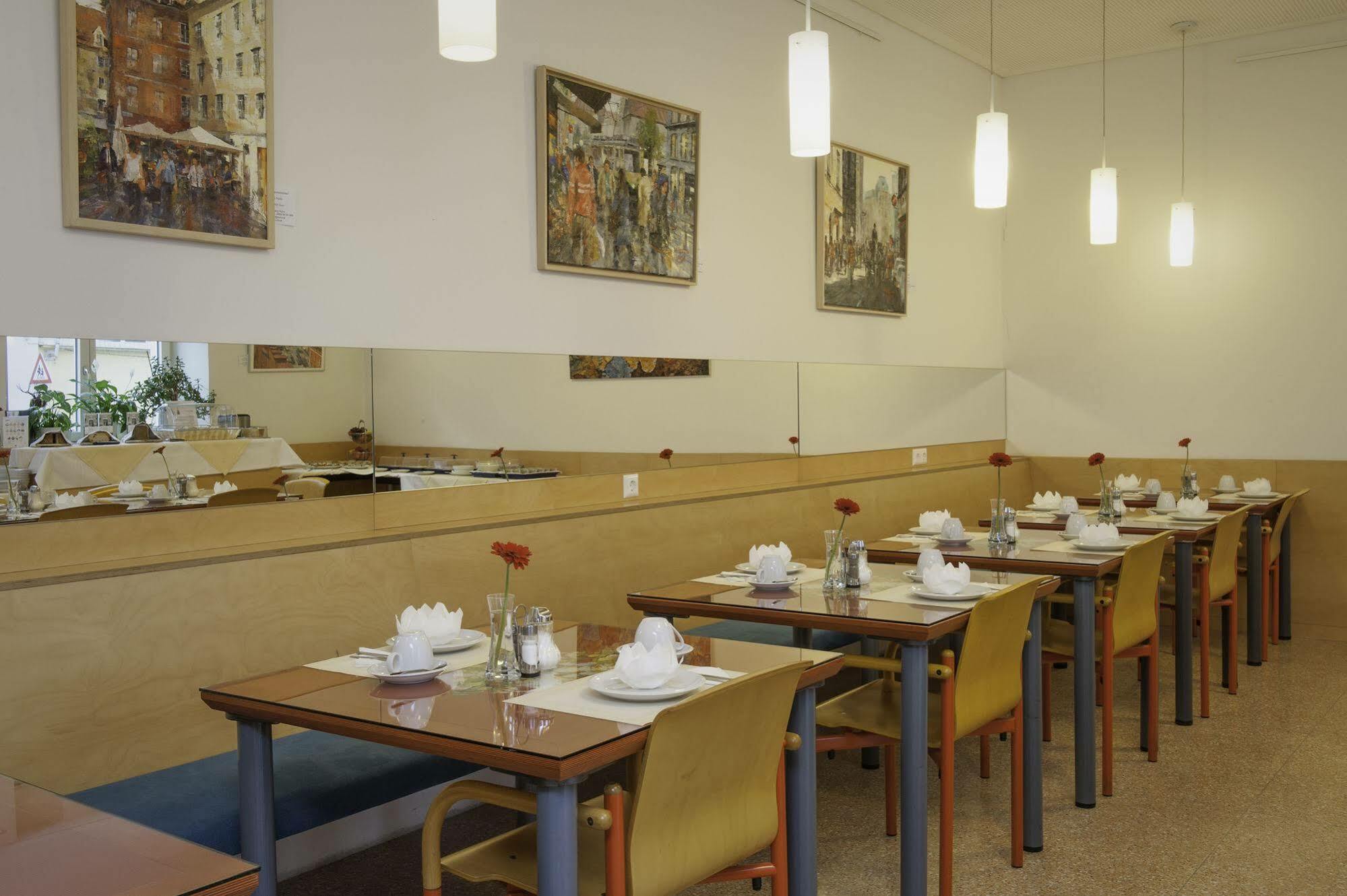 Haus Mobene - Hotel Garni กราซ ภายนอก รูปภาพ