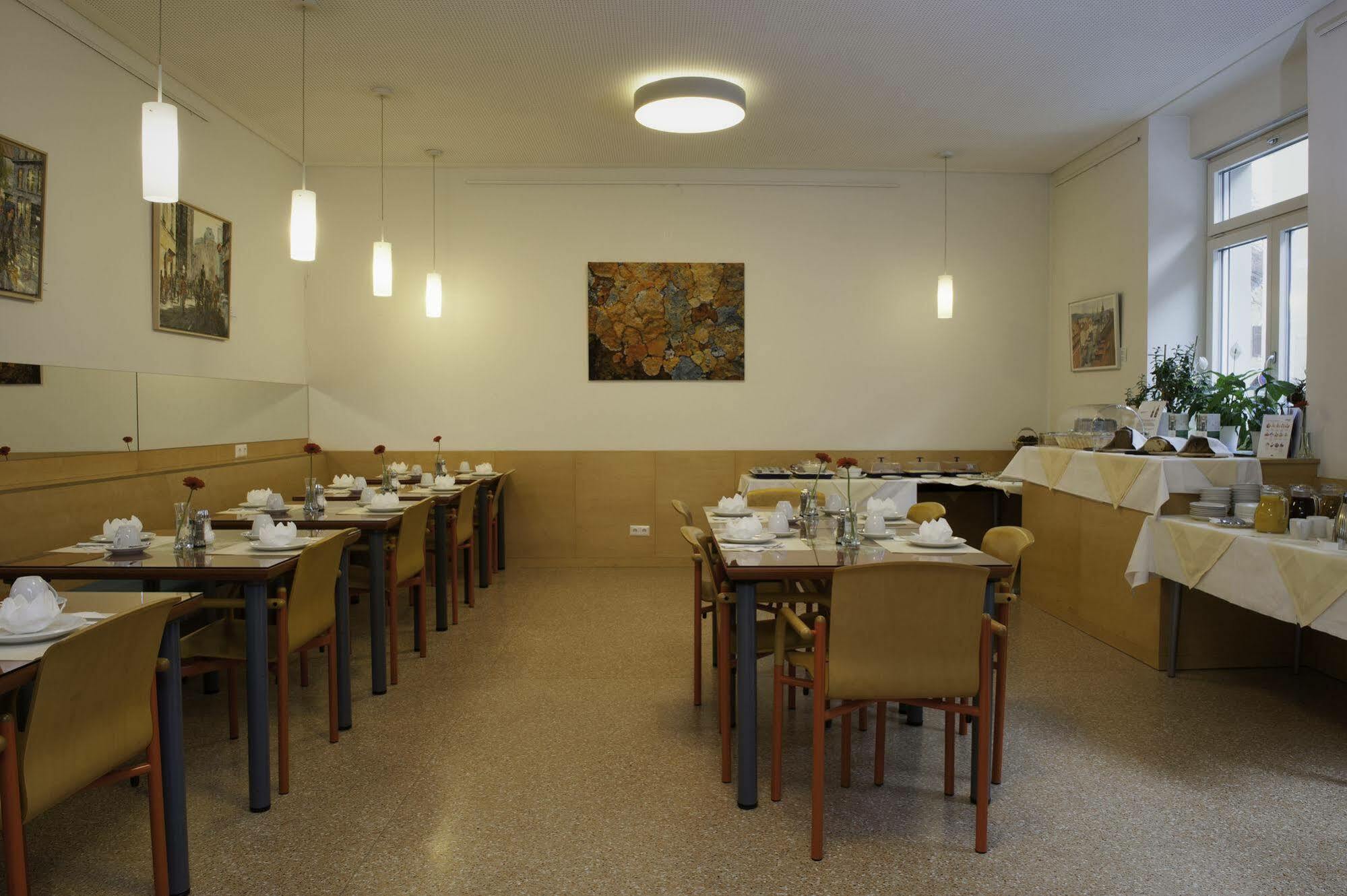 Haus Mobene - Hotel Garni กราซ ภายนอก รูปภาพ